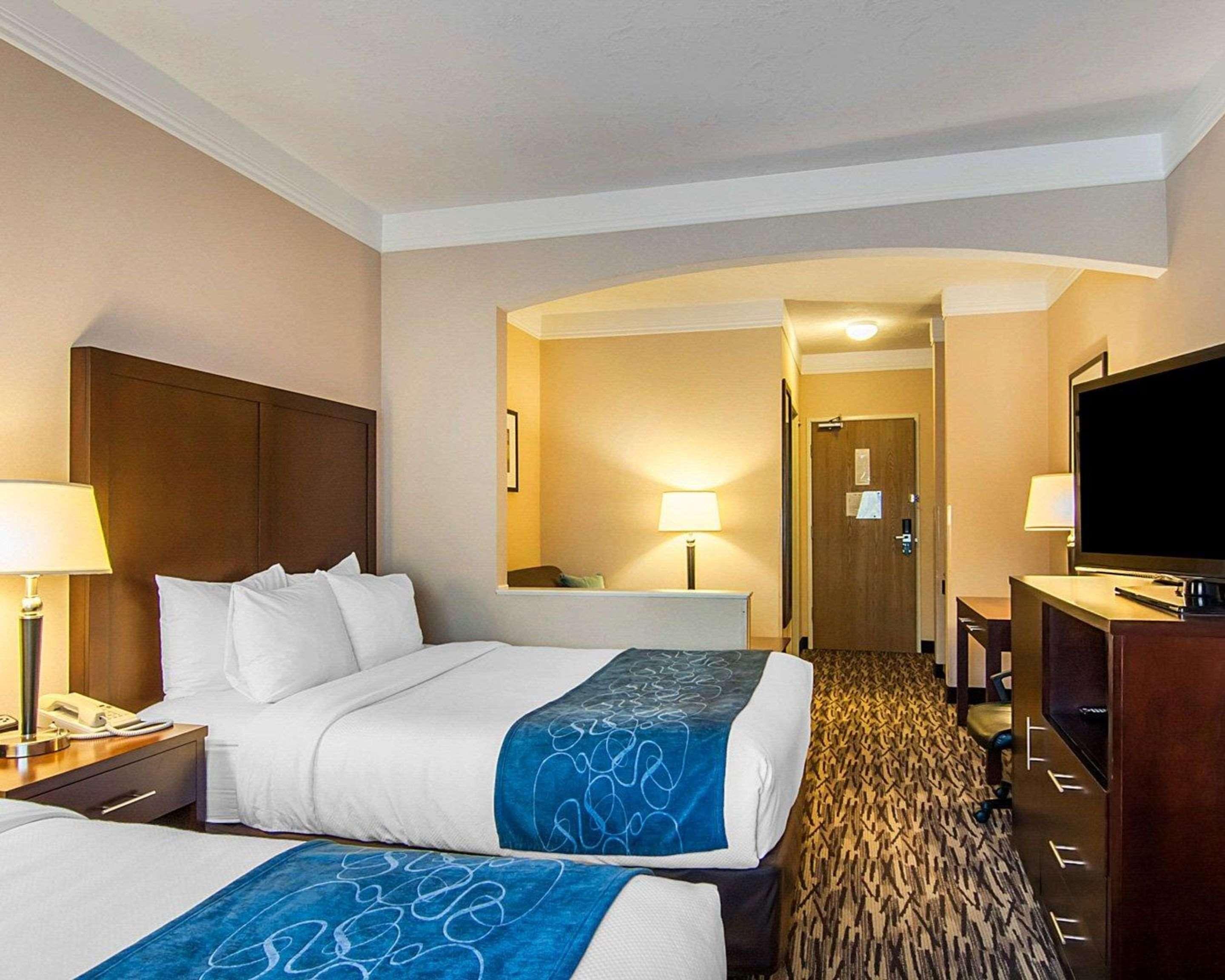 Comfort Suites Salem Bagian luar foto