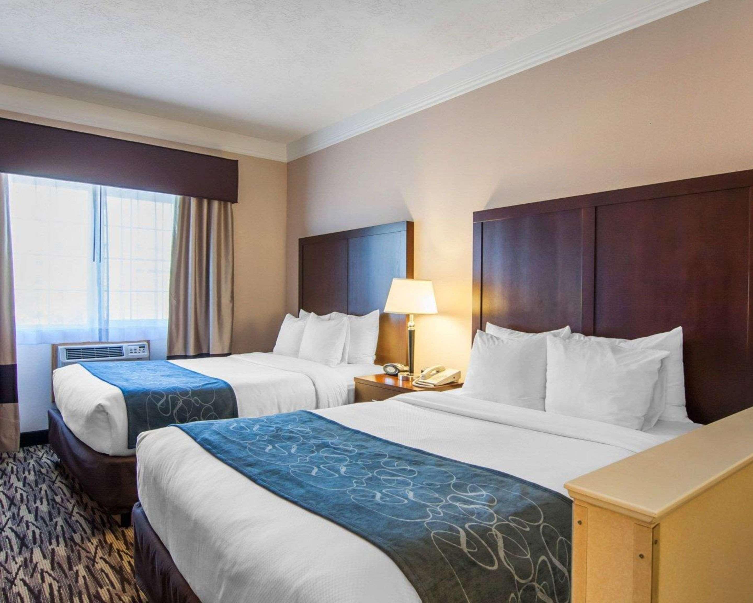 Comfort Suites Salem Bagian luar foto