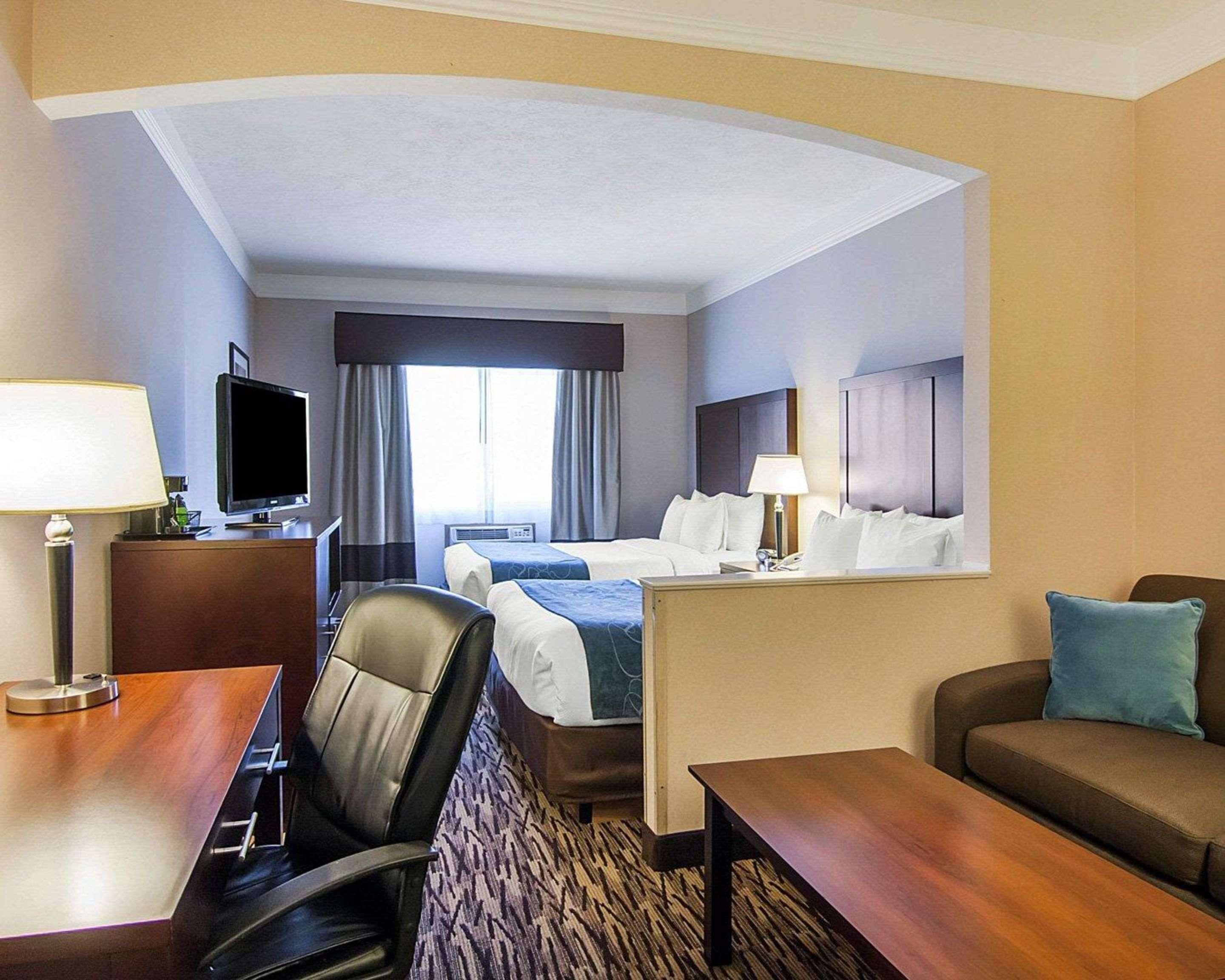 Comfort Suites Salem Bagian luar foto