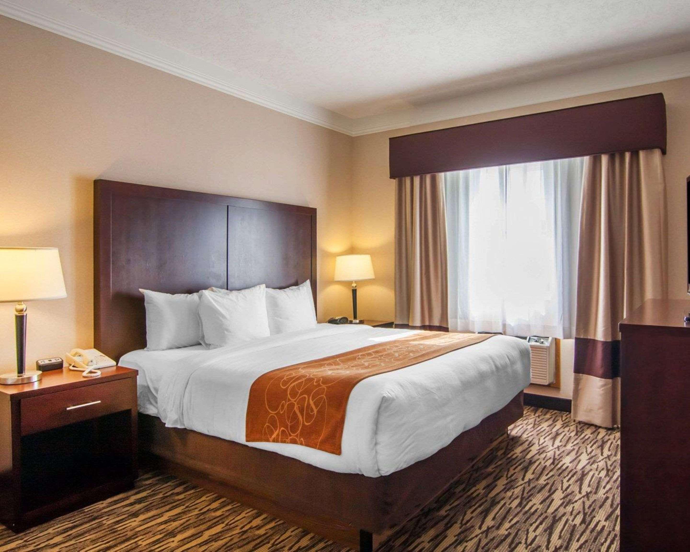 Comfort Suites Salem Bagian luar foto