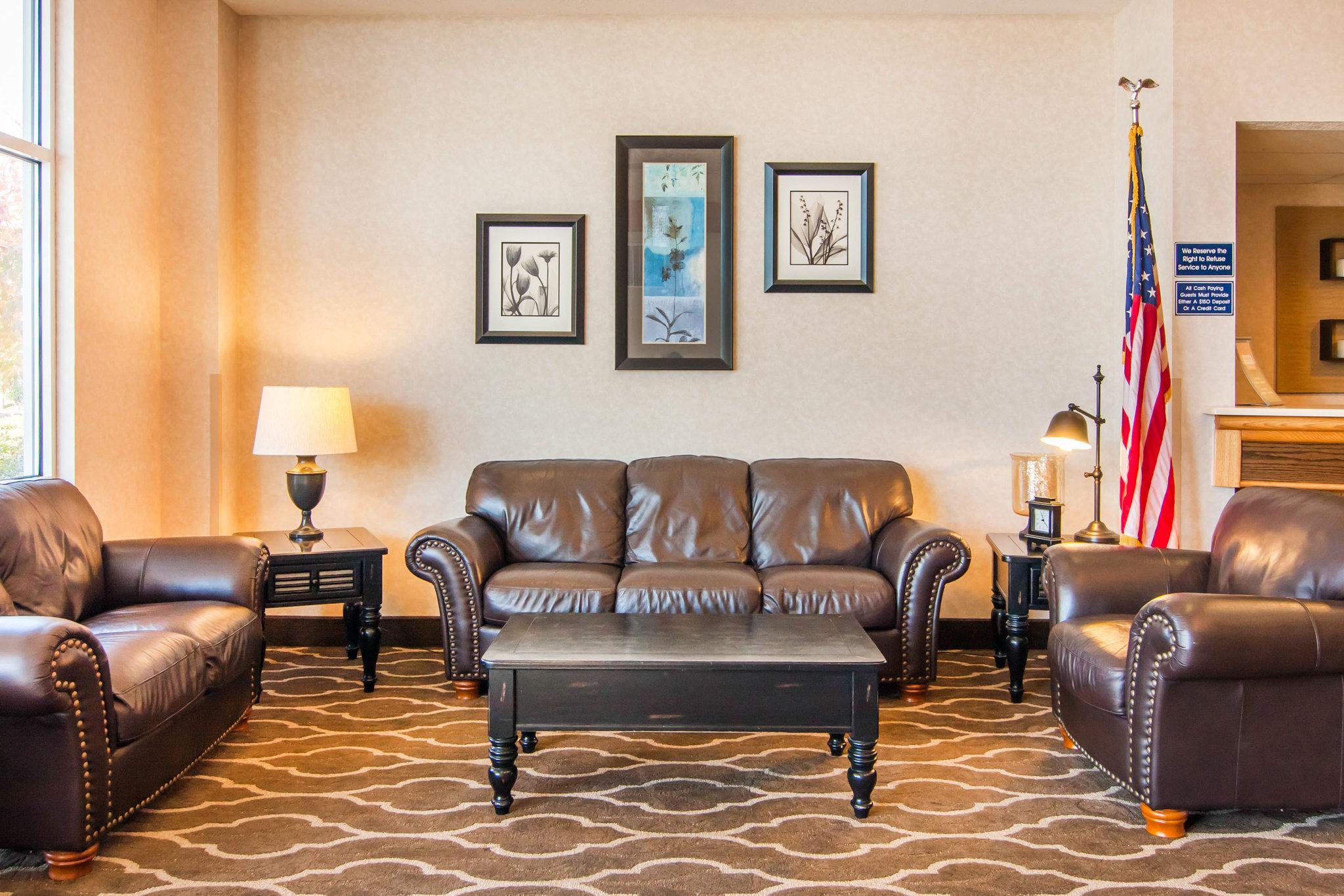 Comfort Suites Salem Bagian luar foto