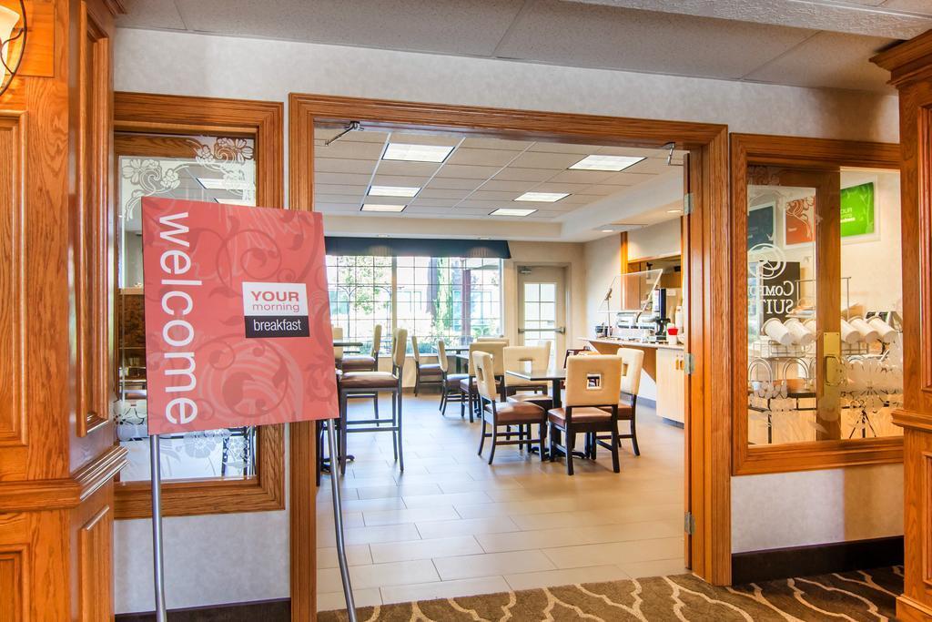 Comfort Suites Salem Bagian luar foto