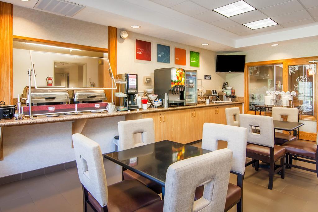 Comfort Suites Salem Bagian luar foto
