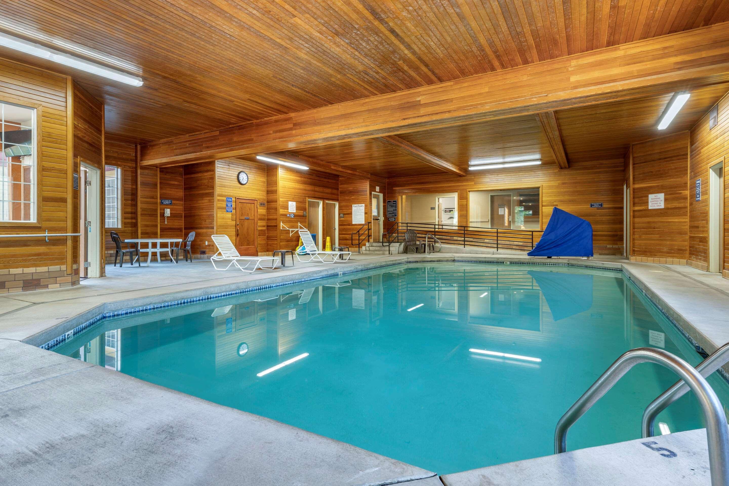 Comfort Suites Salem Bagian luar foto
