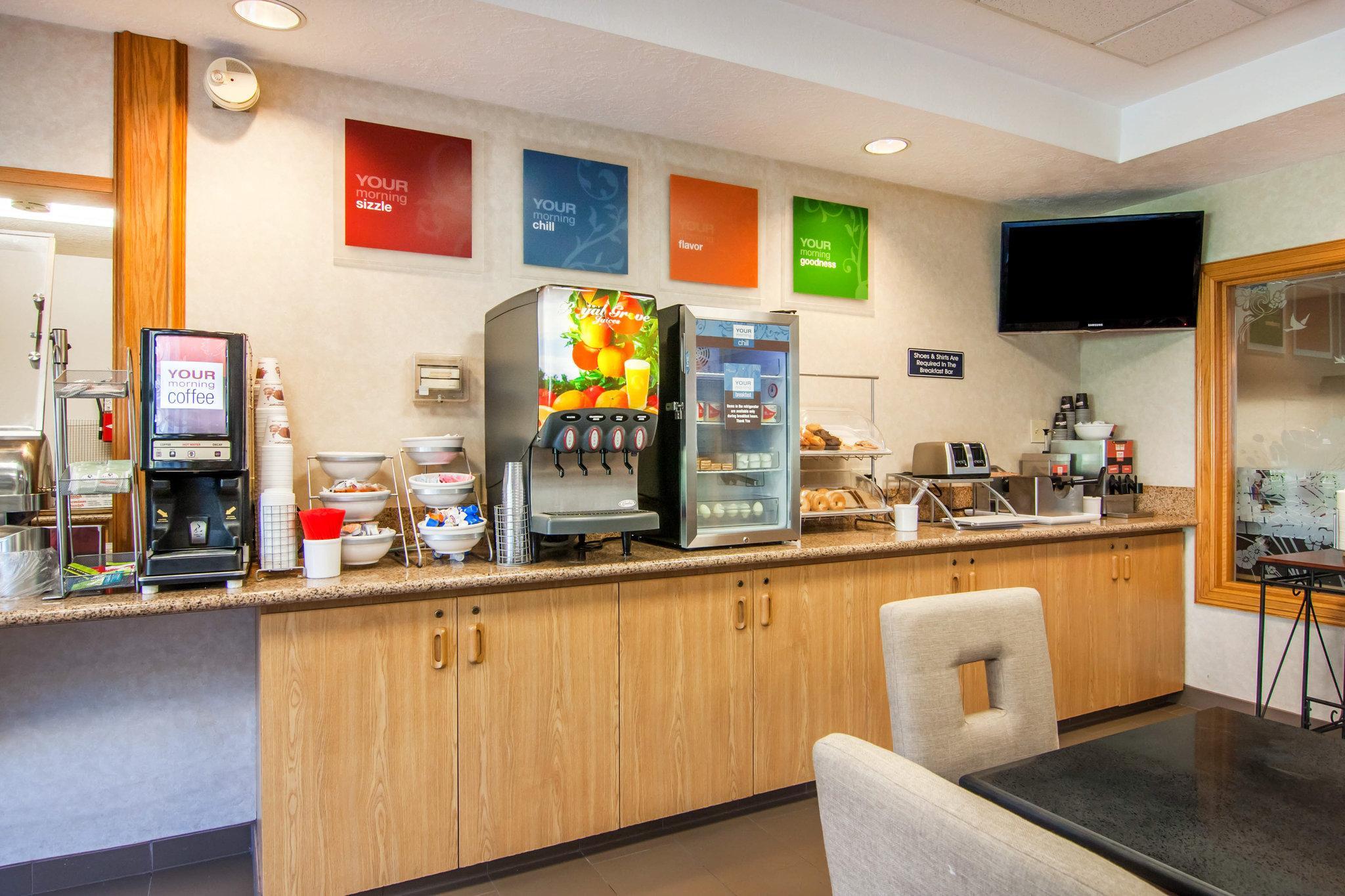 Comfort Suites Salem Bagian luar foto
