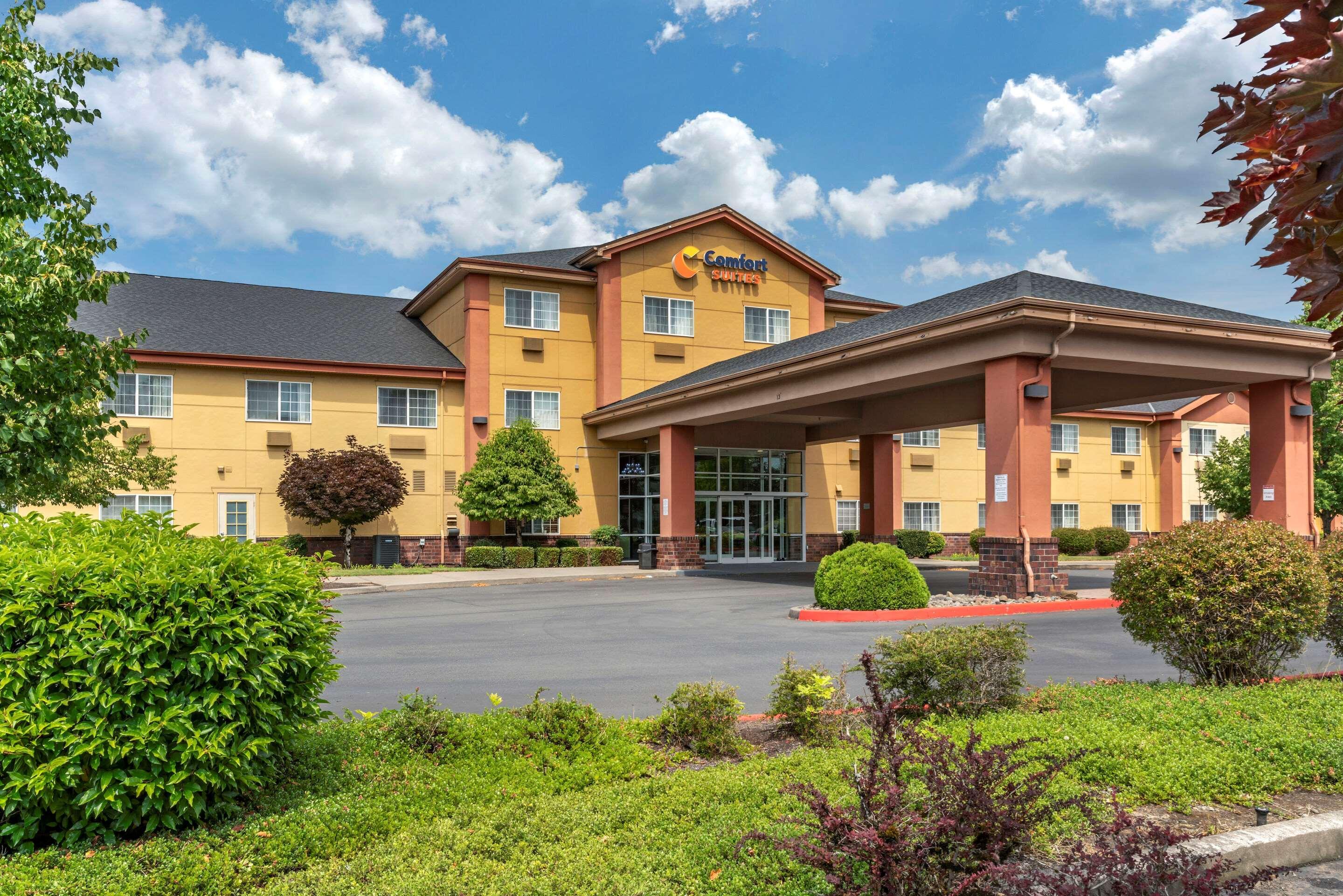 Comfort Suites Salem Bagian luar foto
