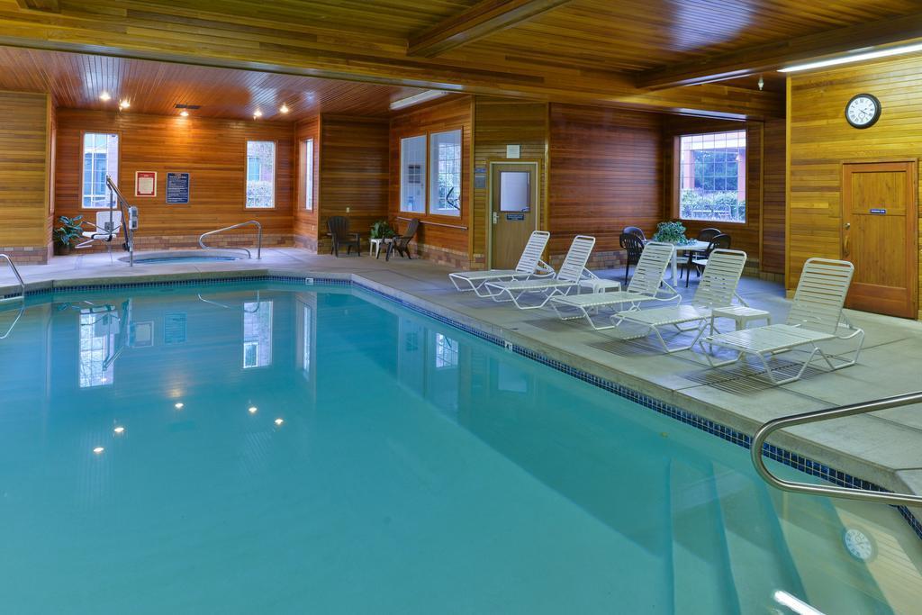 Comfort Suites Salem Bagian luar foto