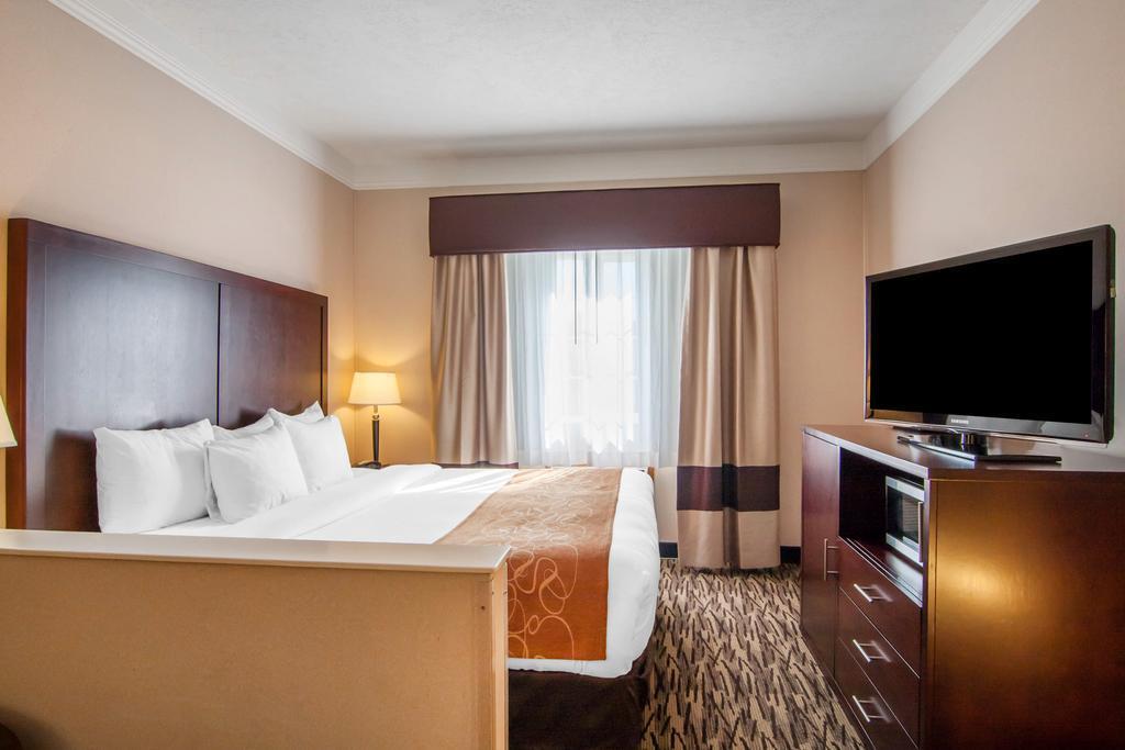 Comfort Suites Salem Bagian luar foto