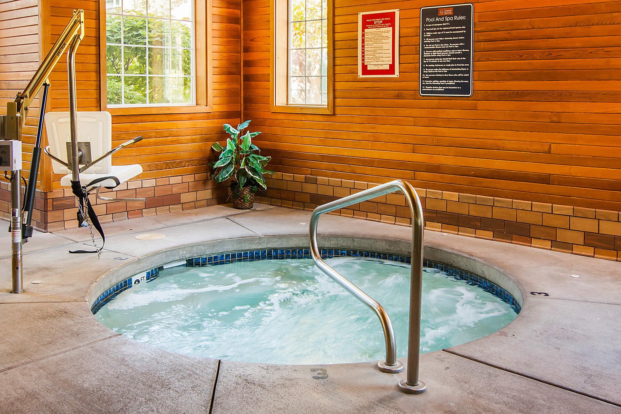 Comfort Suites Salem Bagian luar foto