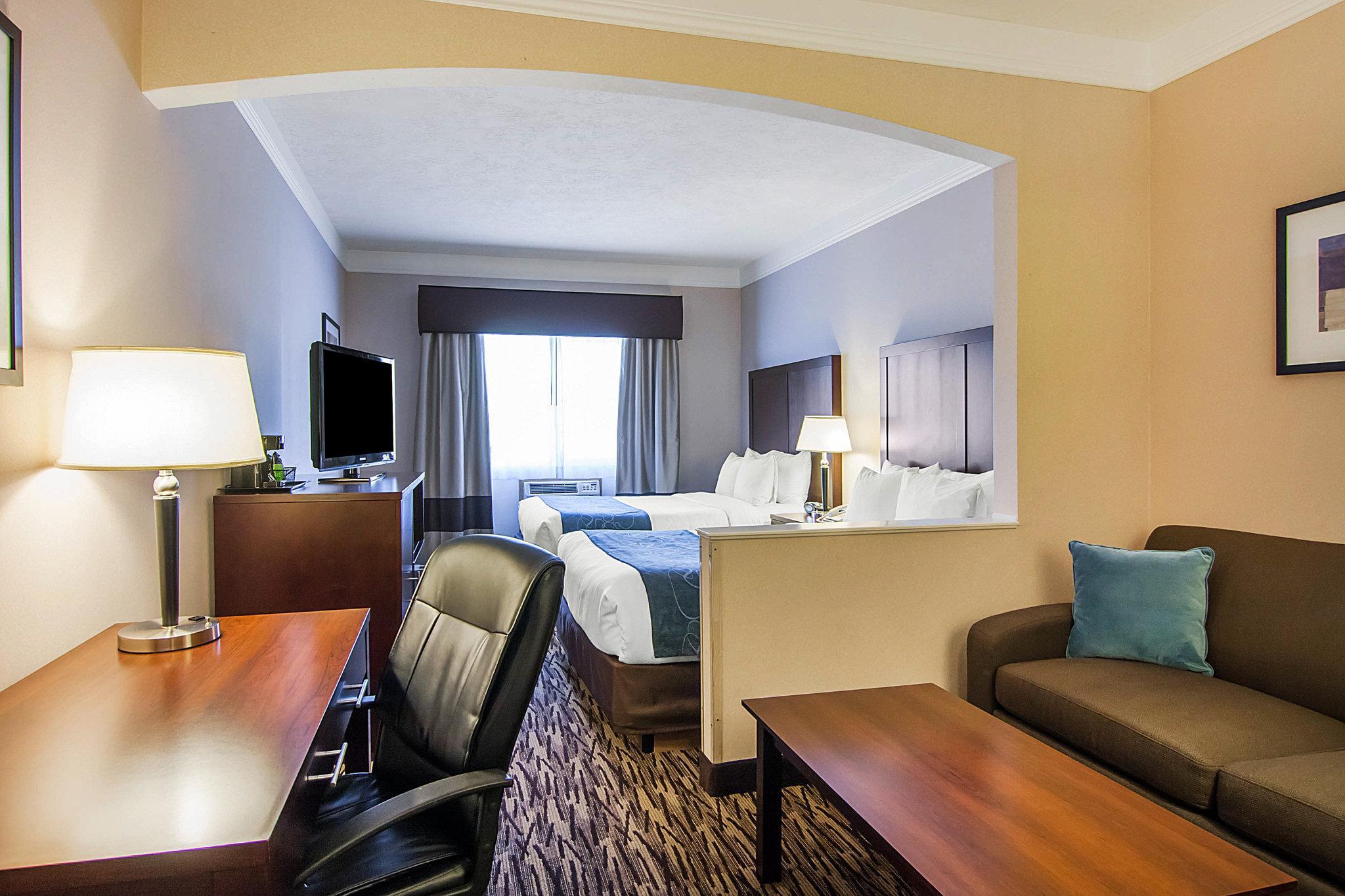 Comfort Suites Salem Bagian luar foto