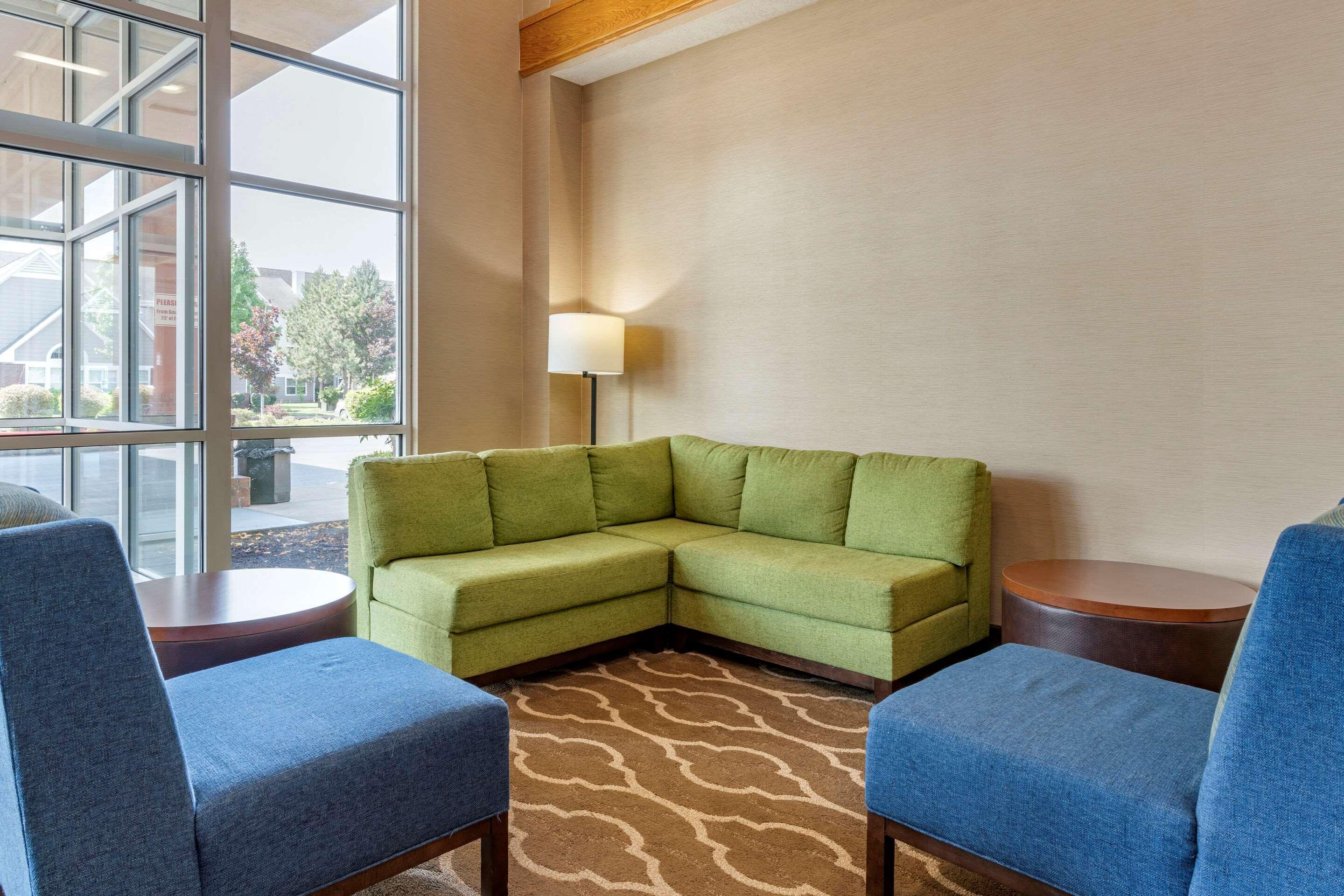 Comfort Suites Salem Bagian luar foto