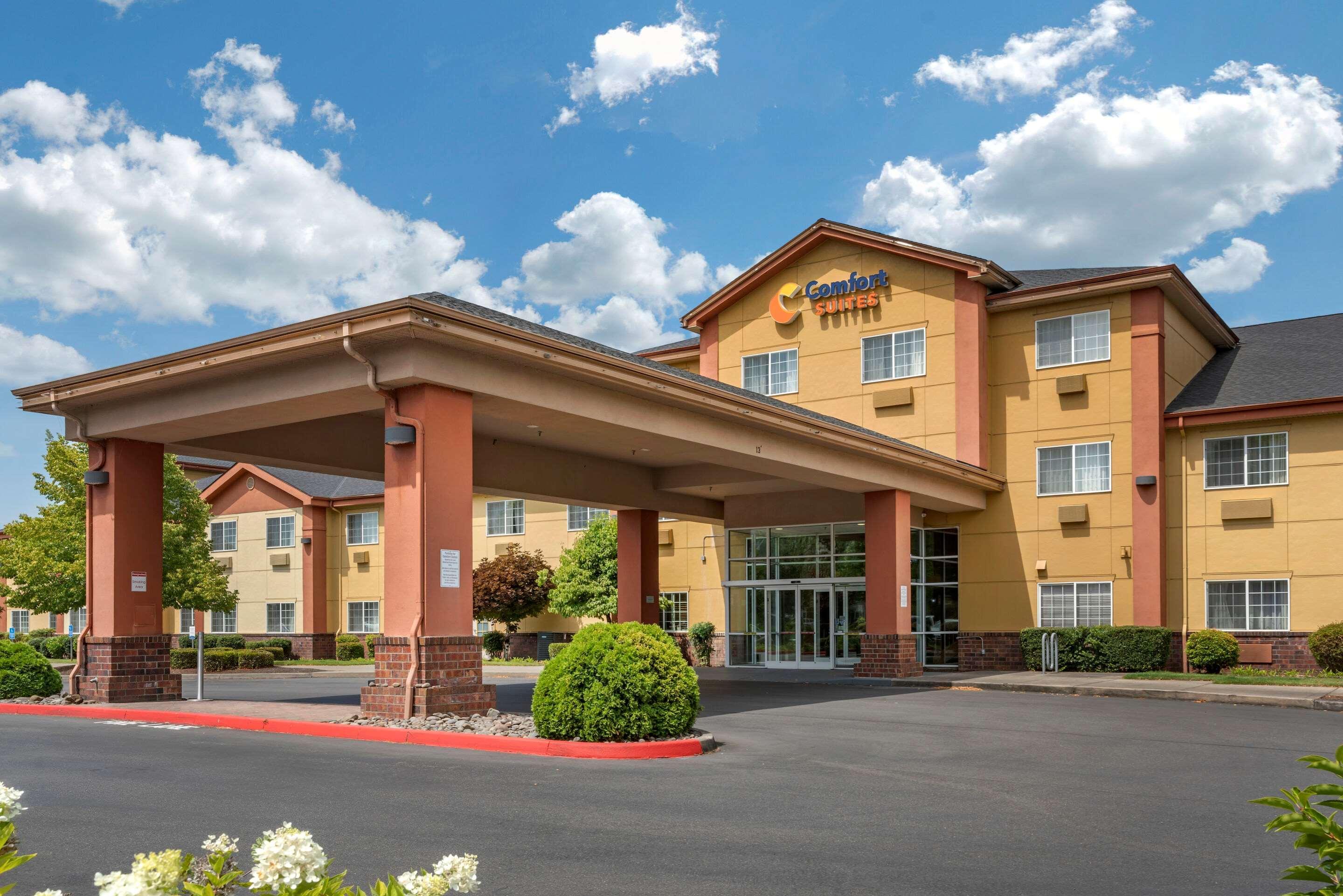 Comfort Suites Salem Bagian luar foto