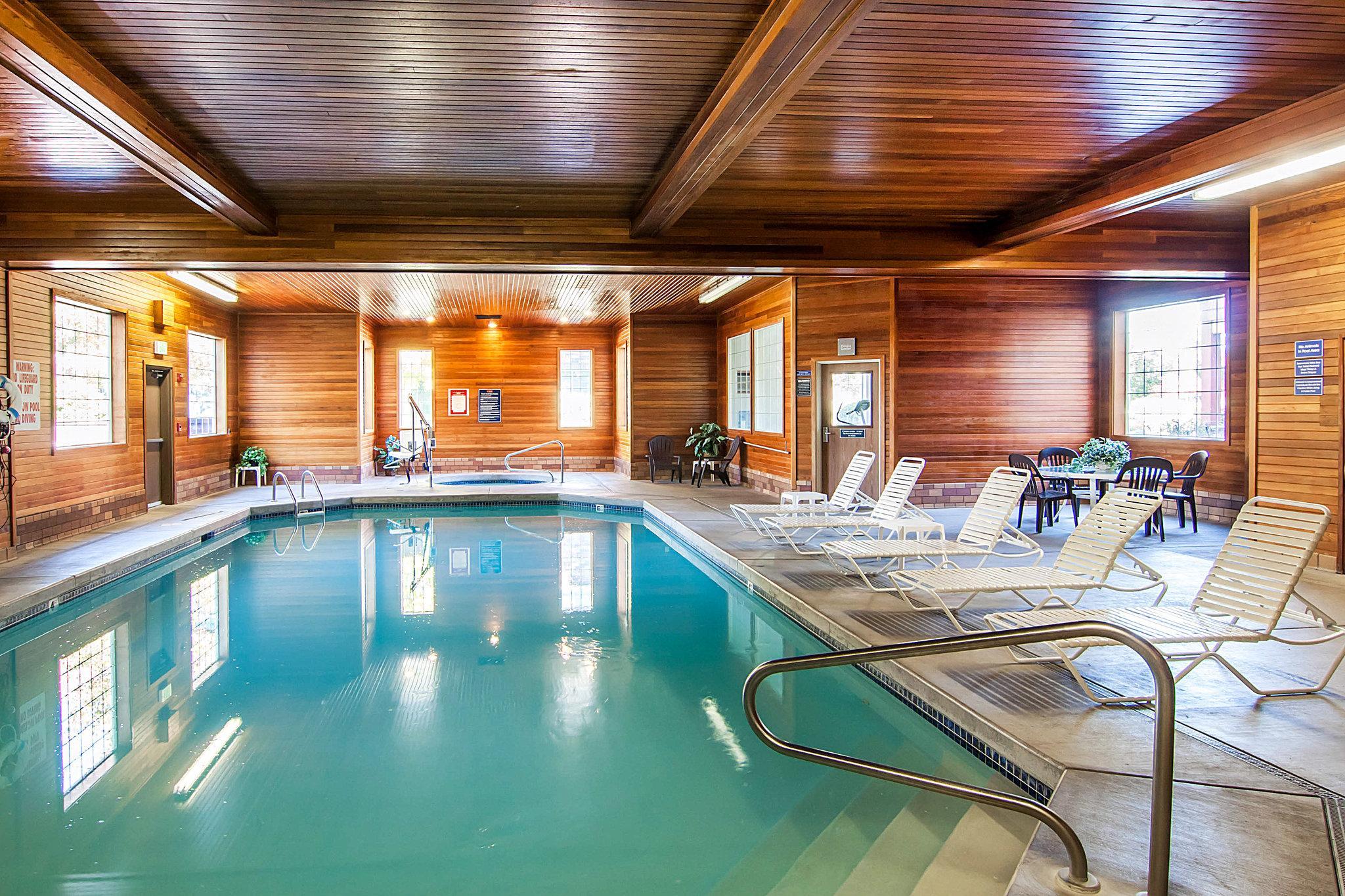 Comfort Suites Salem Bagian luar foto