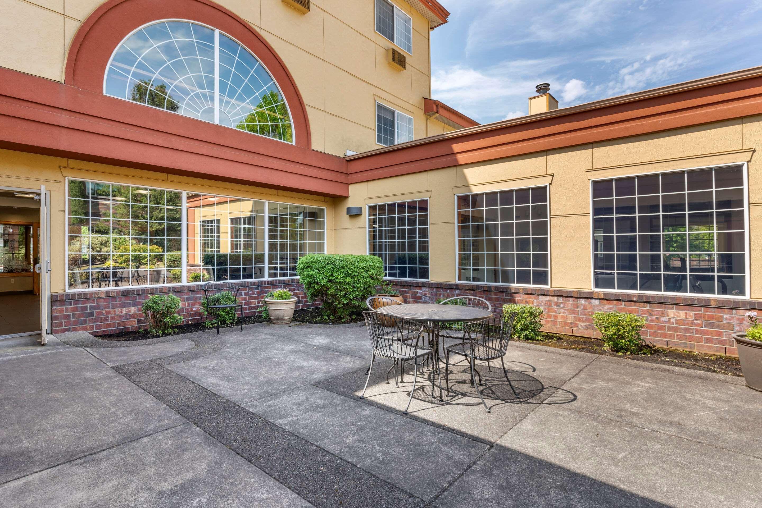 Comfort Suites Salem Bagian luar foto