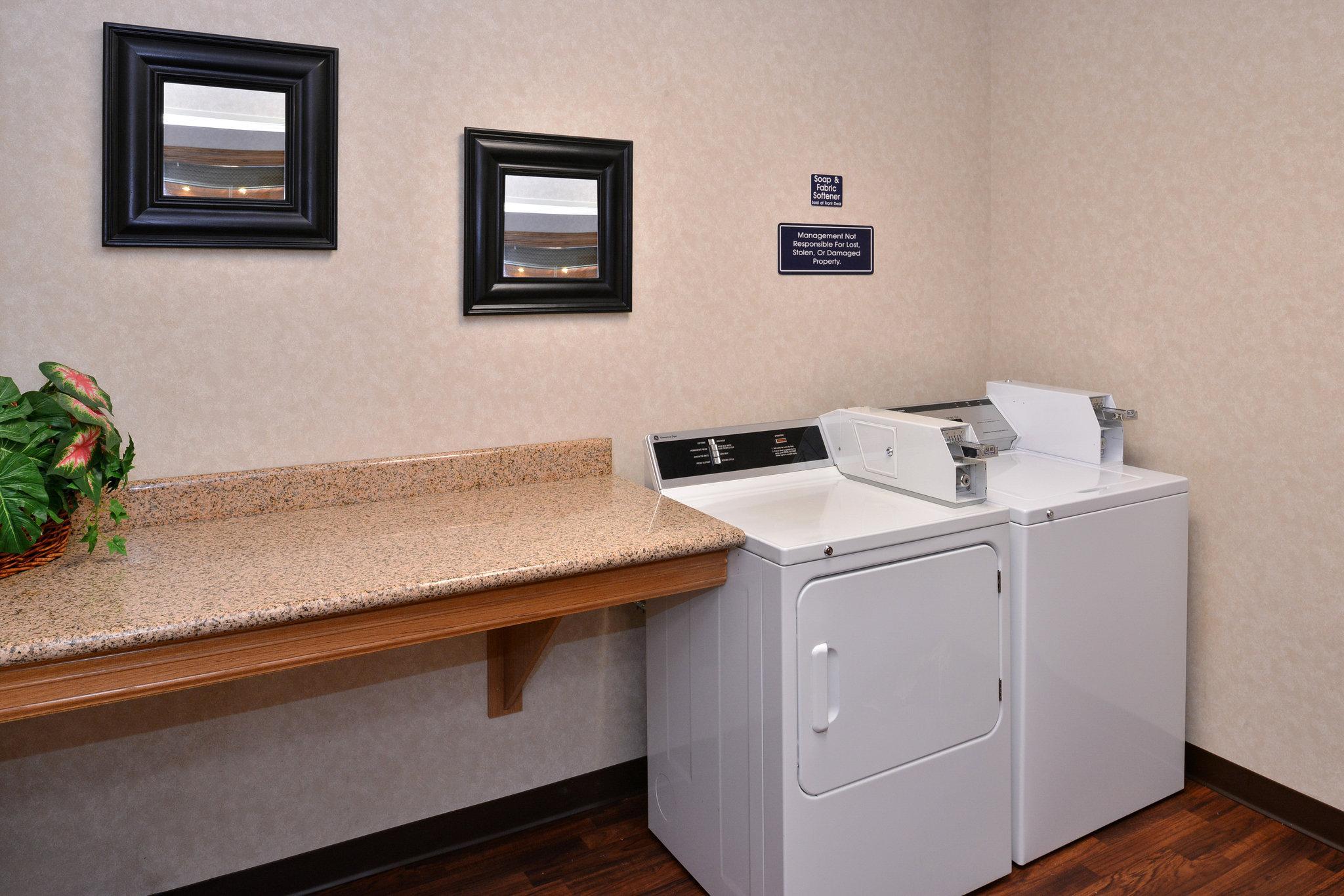 Comfort Suites Salem Bagian luar foto