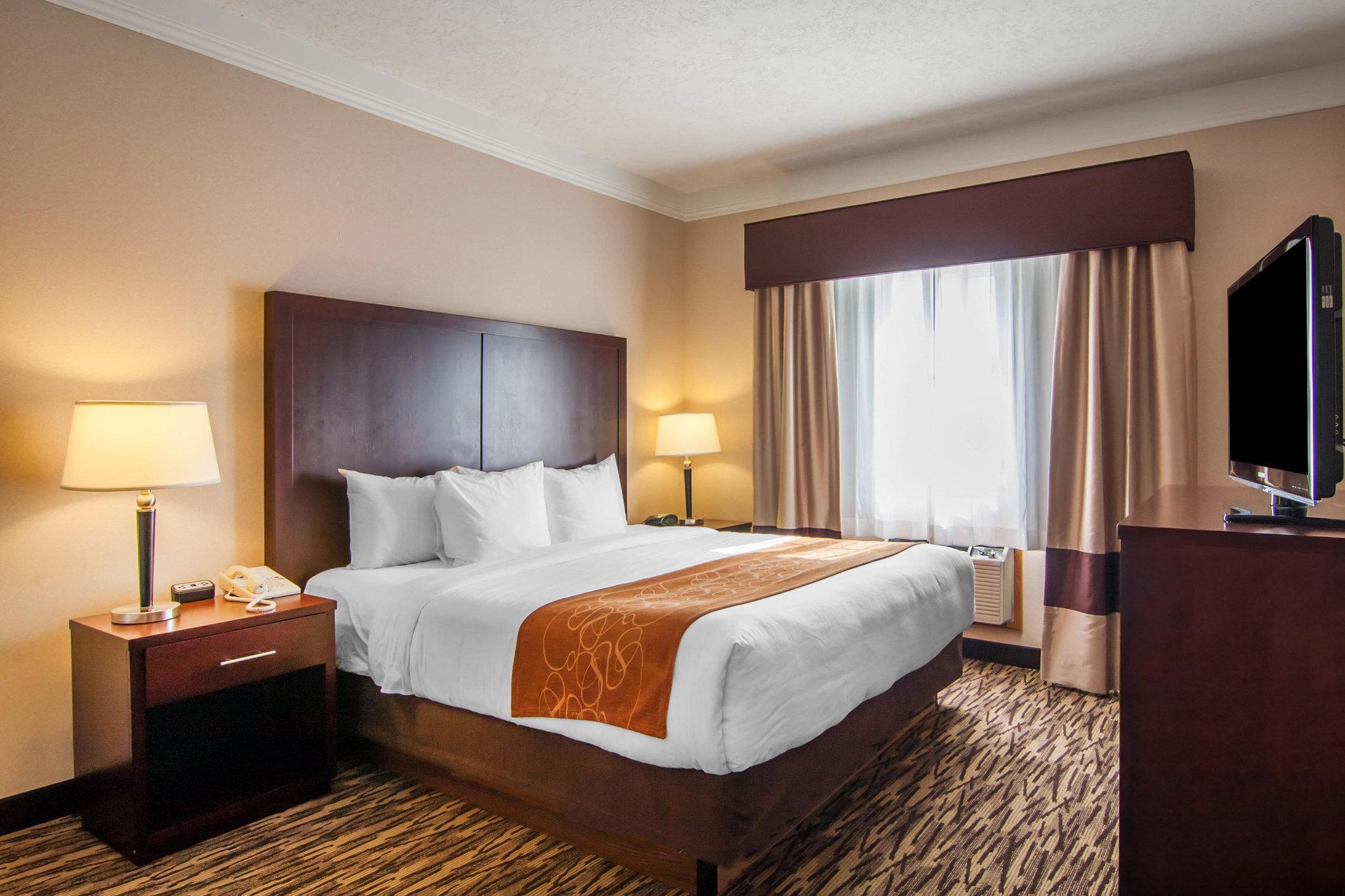 Comfort Suites Salem Bagian luar foto