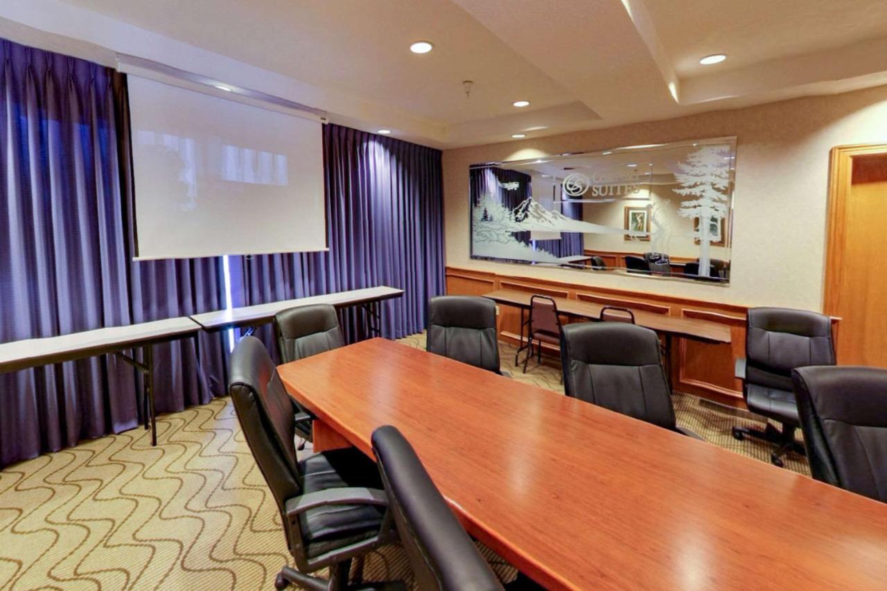 Comfort Suites Salem Bagian luar foto