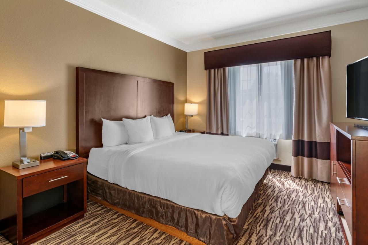 Comfort Suites Salem Bagian luar foto