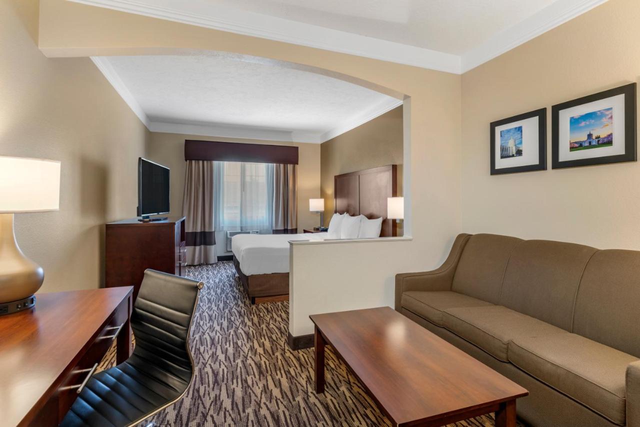 Comfort Suites Salem Bagian luar foto