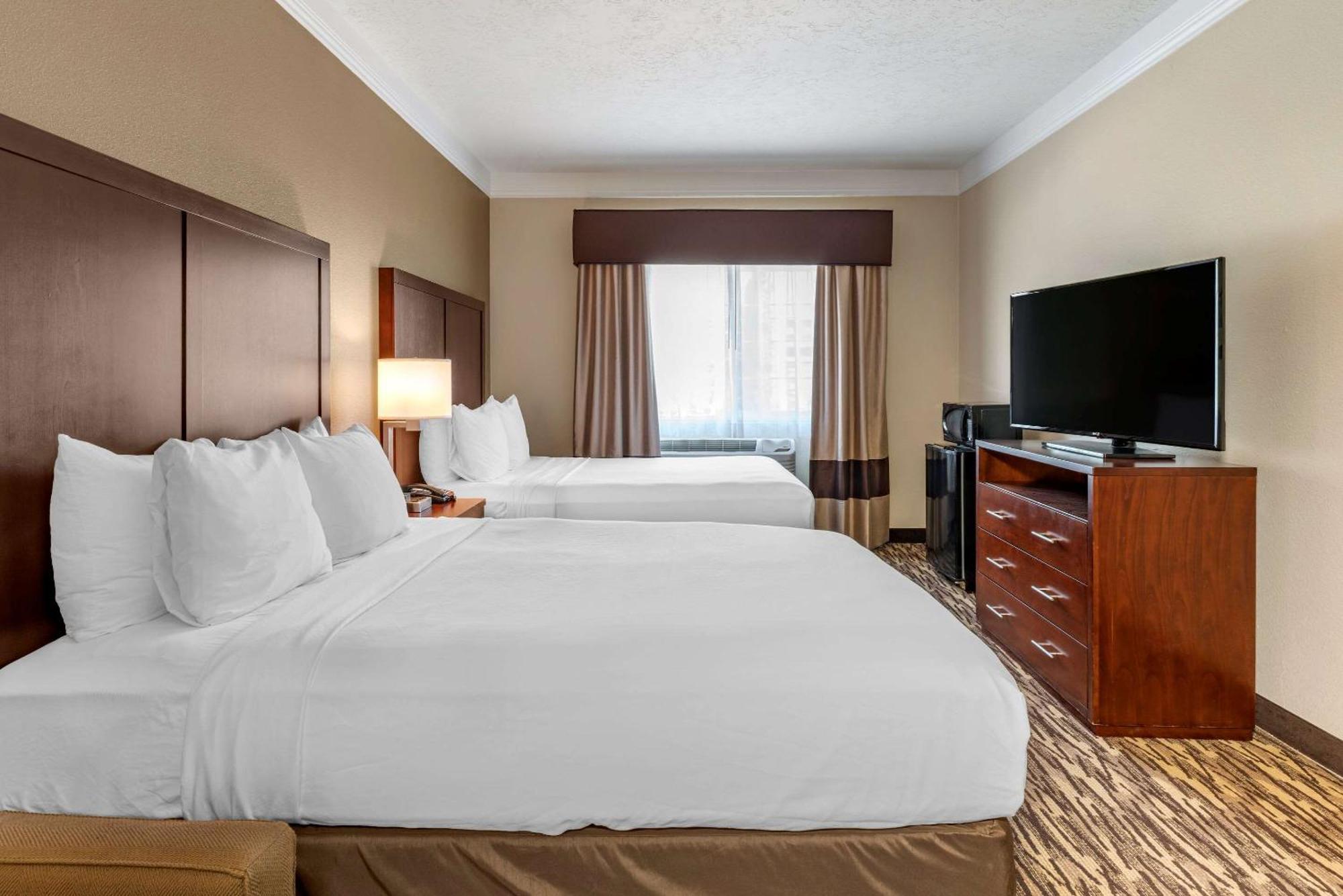 Comfort Suites Salem Bagian luar foto