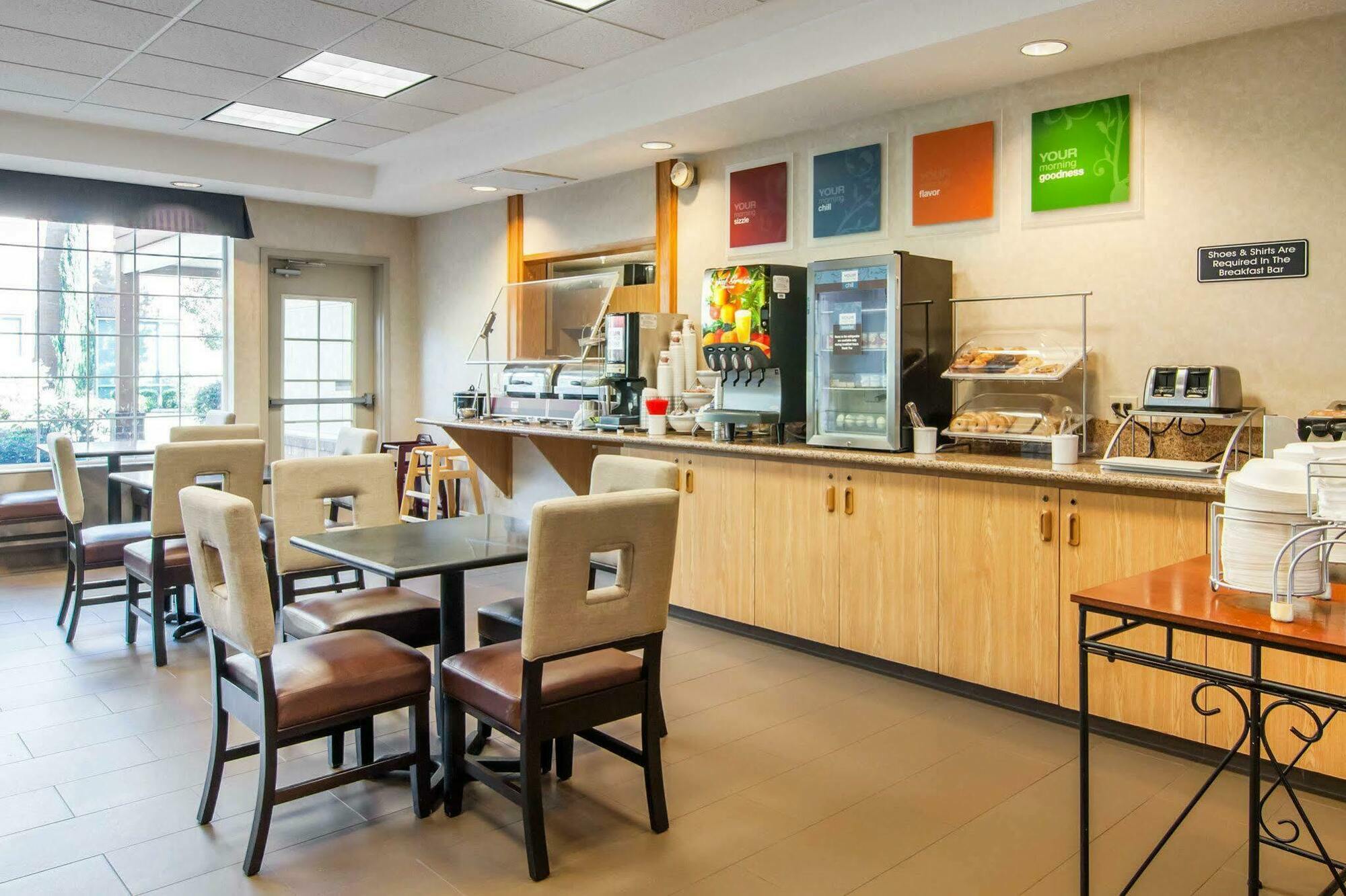 Comfort Suites Salem Bagian luar foto