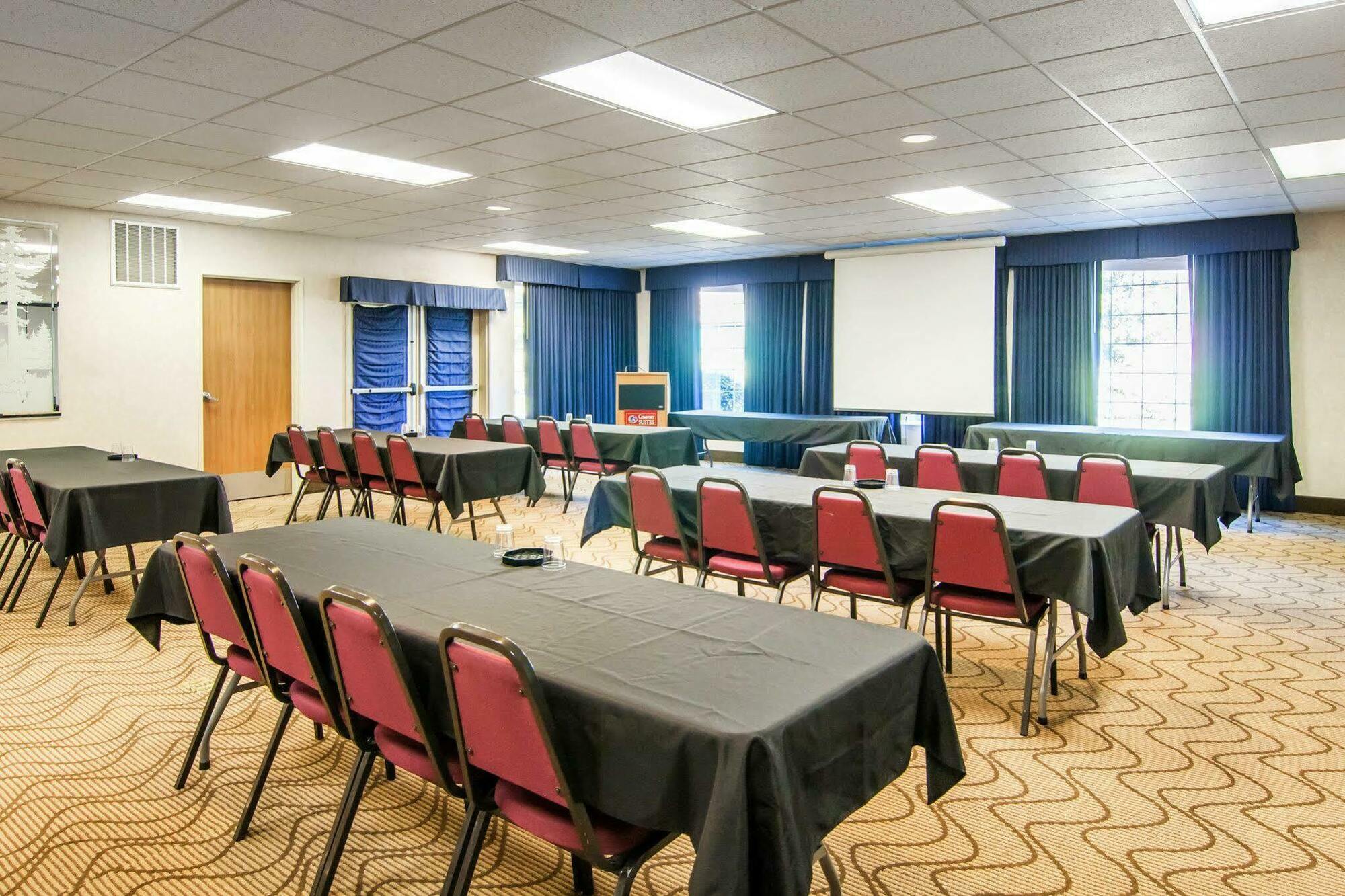 Comfort Suites Salem Bagian luar foto
