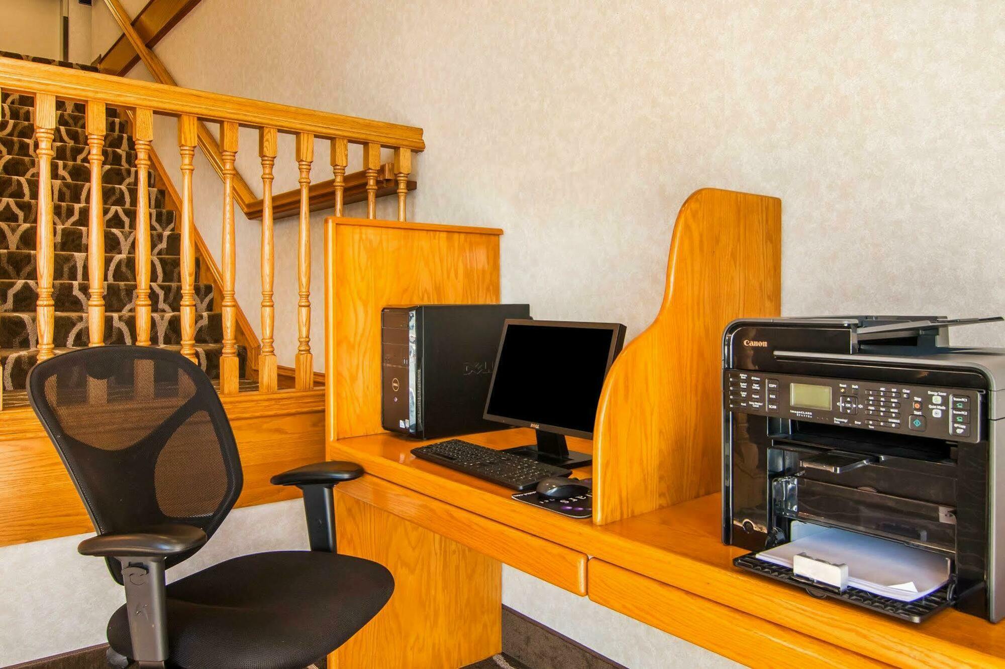 Comfort Suites Salem Bagian luar foto